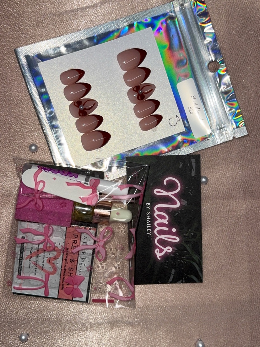 Neutral Pink Press-On Nail Set with Glossy Accent